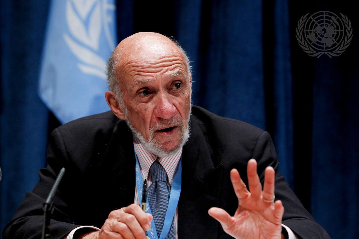 Richard Falk, Special Rapporteur on the situation of human rights in the Palestinian occupied territories since 1967, briefs journalists on his work [media.un.org]
