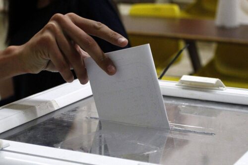 Image of Palestinians casting their vote during election season [apaimages]