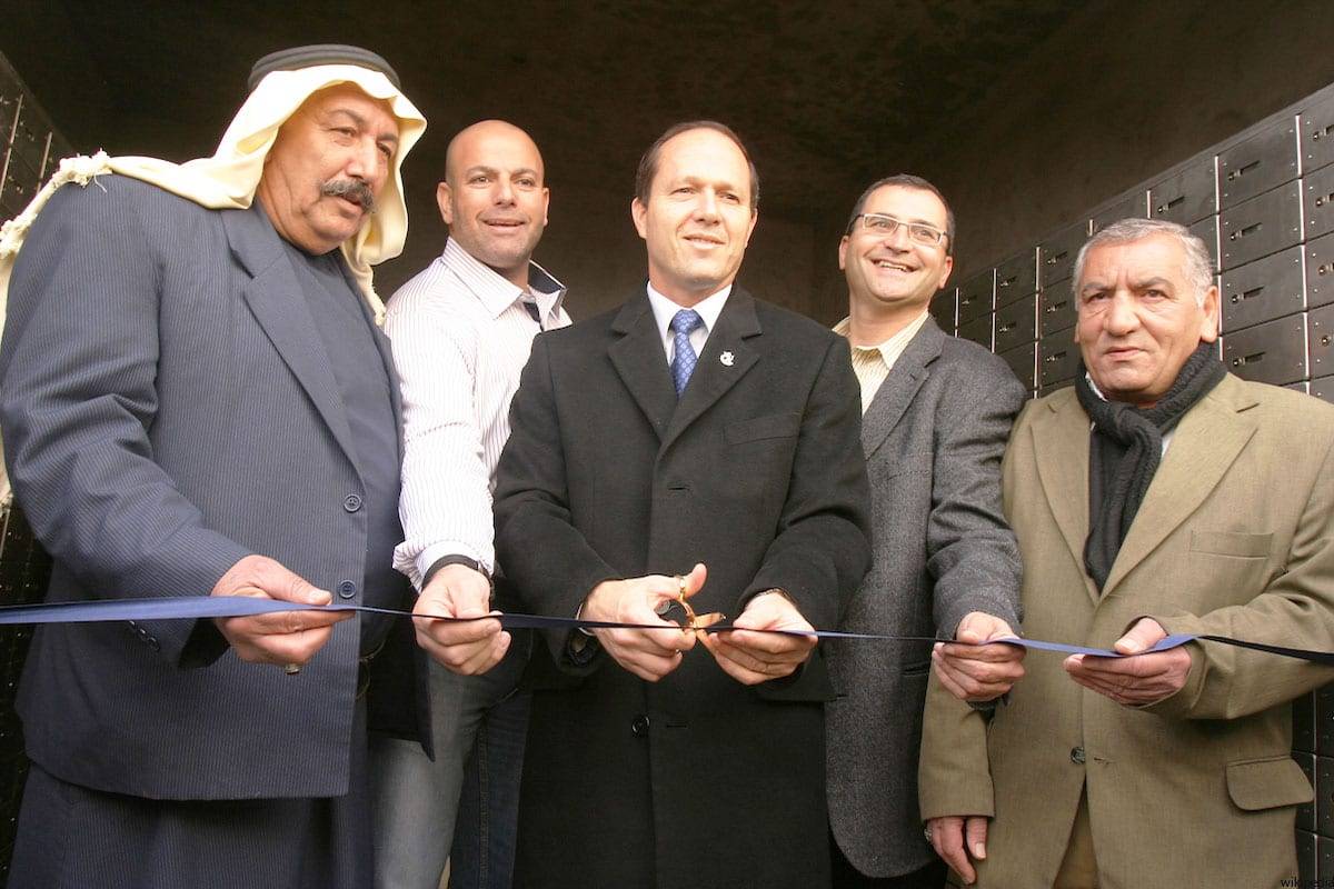 Jerusalem Mayor Nir Barkat (C).