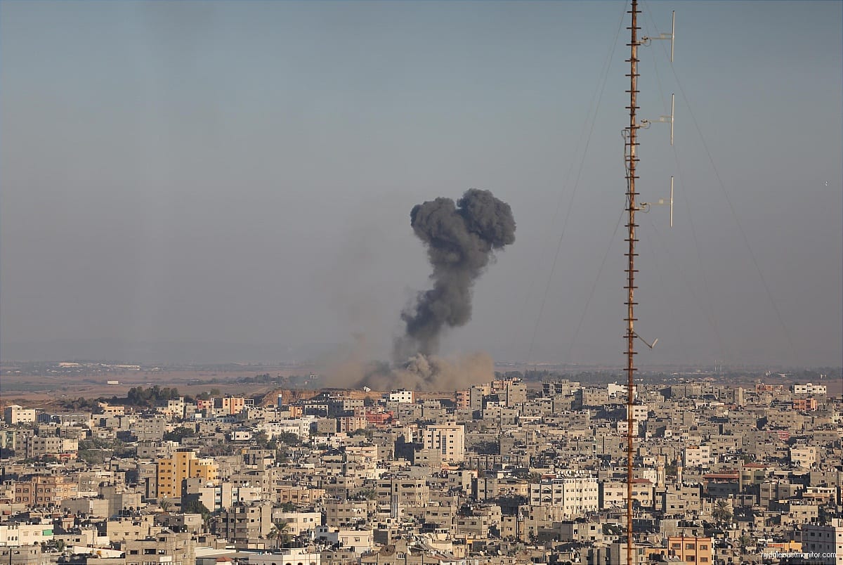 Image of smoke rising in Gaza from Israeli airstrikes [Apaimages]