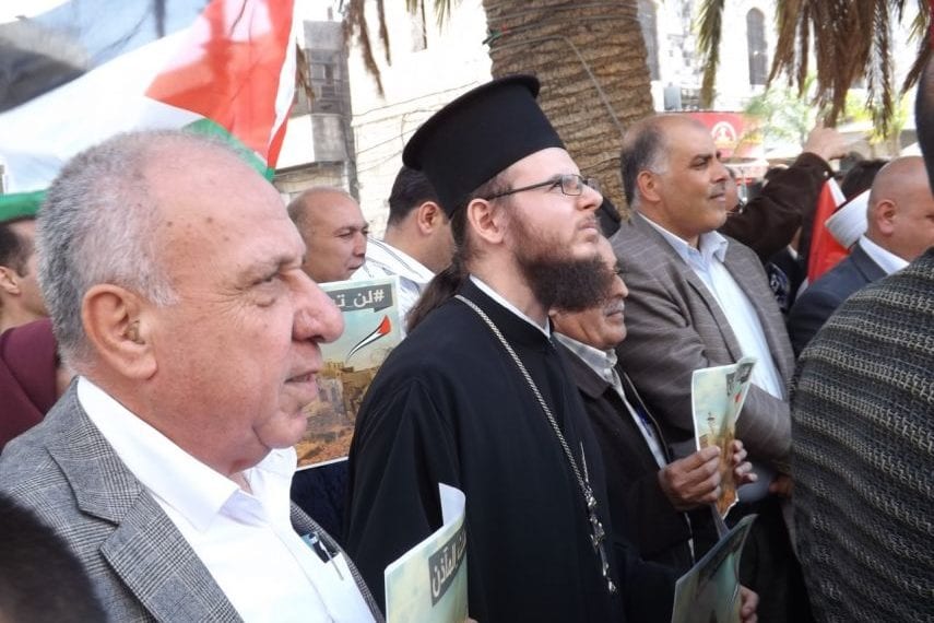 Nablus residents recite the Islamic call to prayer in protest of the Israeli law which banned the call in Jerusalem on November 2016 [safa.ps]
