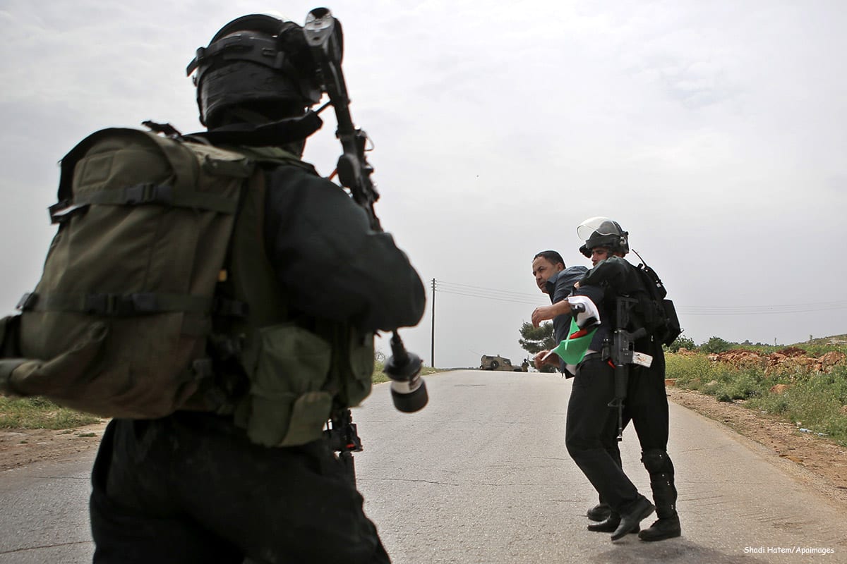 Image of Israeli security forces arresting a Palestinian protester [Shadi Hatem/Apaimages]
