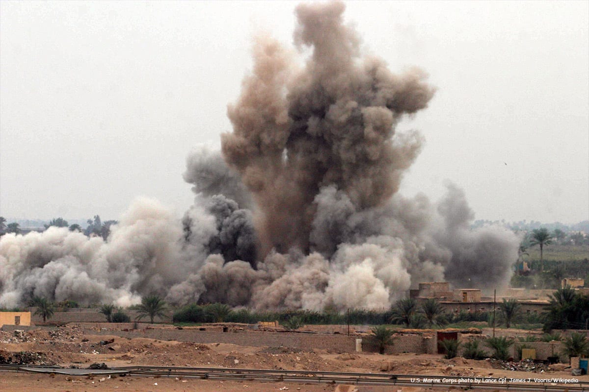 Image of an airstrike attack in Iraq carried out by the US [US Marine Corps photo by Lance Cpl. James J. Vooris/Wikipedia]
