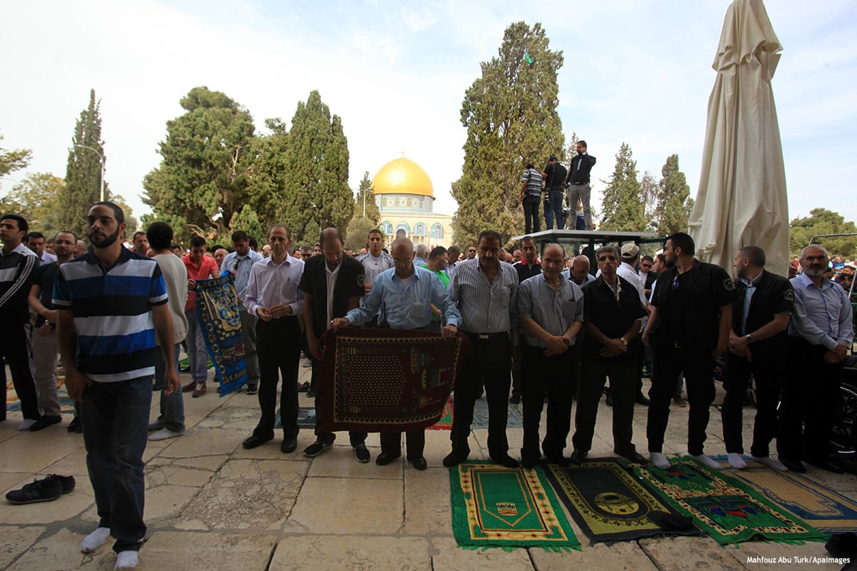 Image of Palestinian Muslim worshippers attending Friday prayers at the Al-Aqsa mosque compound [Mahfouz Abu Turk/Apaimages]