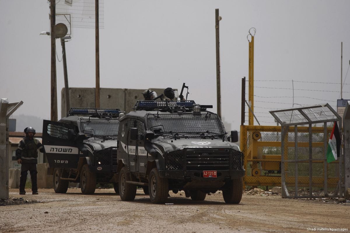 Israeli security forces take position outside Israel's Ofer Prison, near the West Bank city of Ramallah [Shadi Hatem/apaimages]