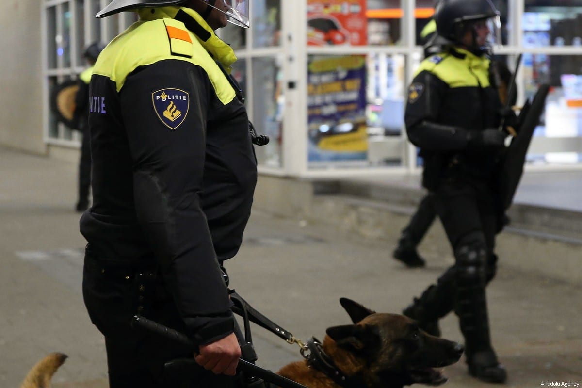 Dutch police clashes with Turkish demonstrators who gathered outside the Turkish consulate in Rotterdam to protest against the Dutch government's ban on Turkish ministers speaking in the country. 12 March 2017. [Dursun Aydemir/Anadolu Agency]