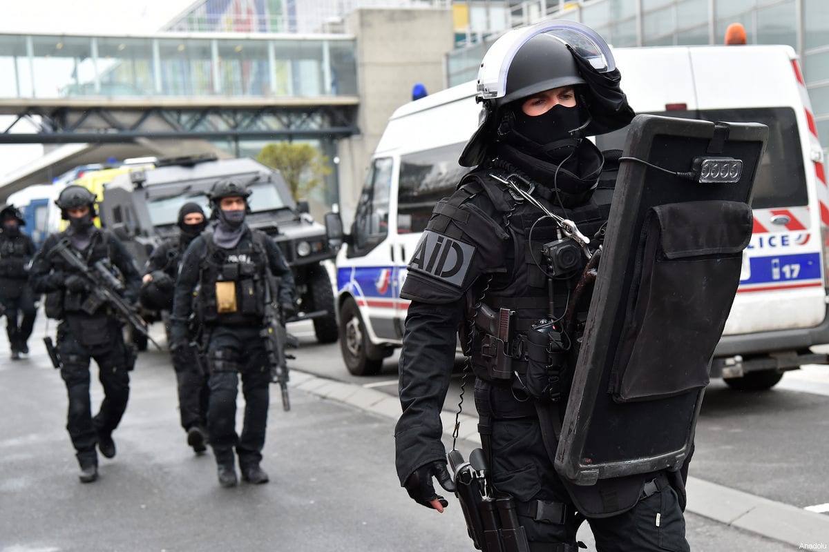 Man killed at Paris airport after grabbing soldier’s gun – Middle East ...
