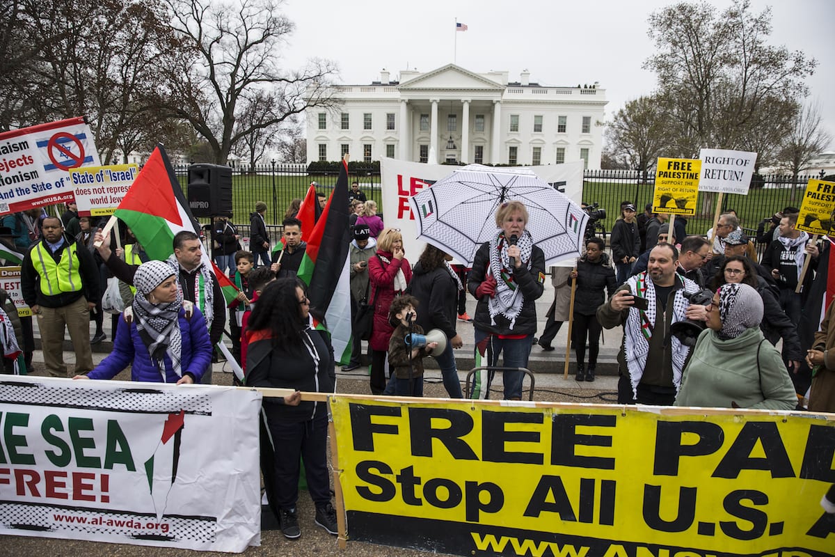 Protesters gather in support of Palestine outside of the White House during the annual American Israel Public Affairs Committee (AIPAC) conference in Washington, USA on March 26, 2017. ( Samuel Corum - Anadolu Agency )
