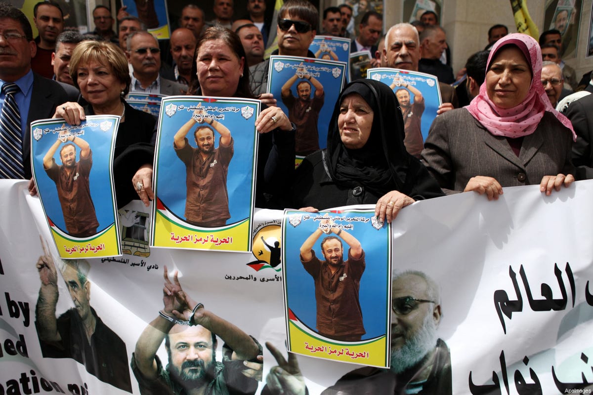 Palestinians hold portraits of jailed Fatah leader Marwan Barghouti during a protest demanding for his release form Israeli prison, outside the Palestinian legislative council in the West Bank city of Ramallah, April 15, 2015 [Shadi Hatem / ApaImages]