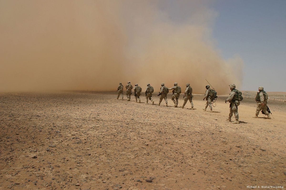 Image of US and Iraqi soldiers in Al Anbar, Iraq on 20 May 2005 [Michael A. Blaha/Wikipedia ]