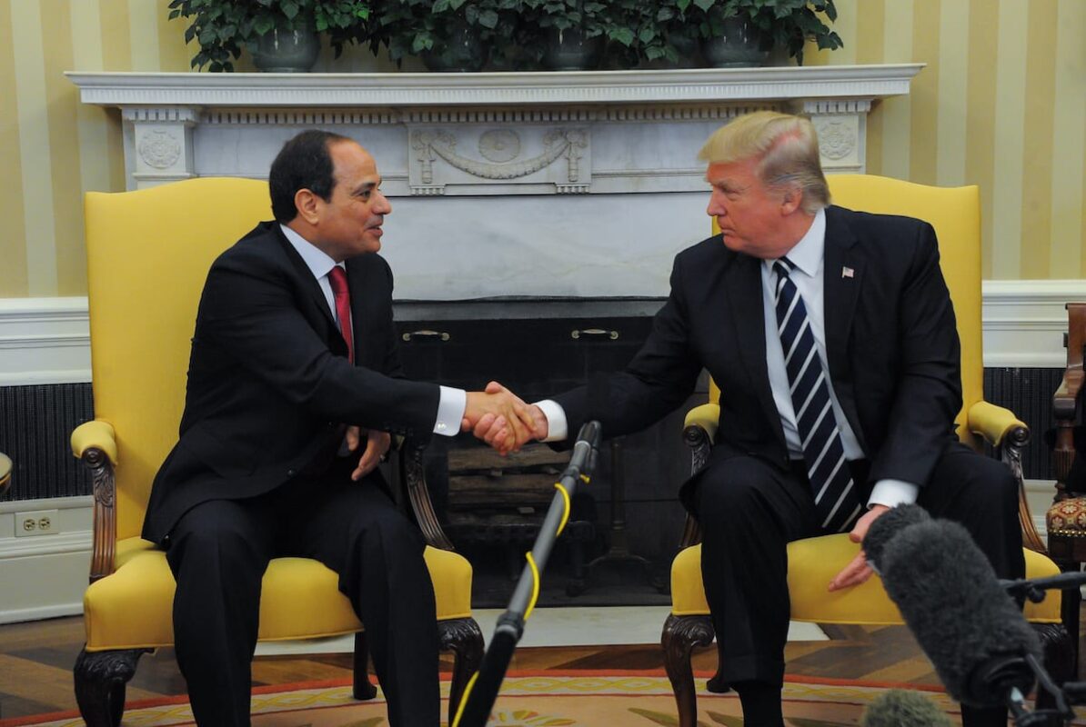 US President Donald Trump meets Egyptian President Abdel Fattah el-Sisi (L) at the White House in Washington, United States on 3 April 2017. [Presidency of Egypt / Handout - Anadolu Agency]