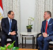 Egyptian President Abdel Fattah el-Sisi (L) meets with Jordanian King Abdullah II bin Al-Hussein (R) in Washington, US on 4 April, 2017 [Presidency of Egypt/Handout/Anadolu Agency]