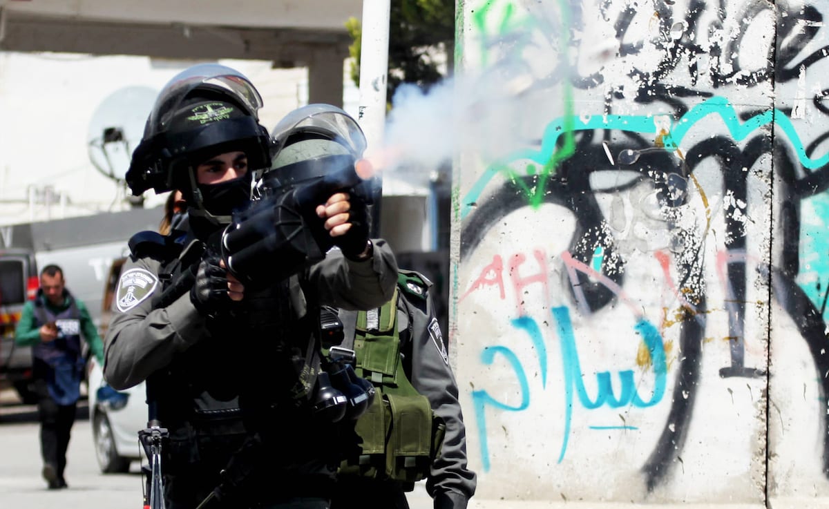 Image of Israeli security forces in Bethlehem, West Bank on 17 April 2017 [Mamoun Wazwaz/Anadolu Agency]