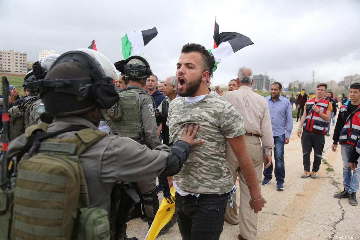 Israeli security forces break up Palestinian protests organised to show solidarity with Palestinian prisoners on hunger strike, in Ramallah, West Bank on April 23, 2017 [Issam Rimawi / Anadolu Agency]