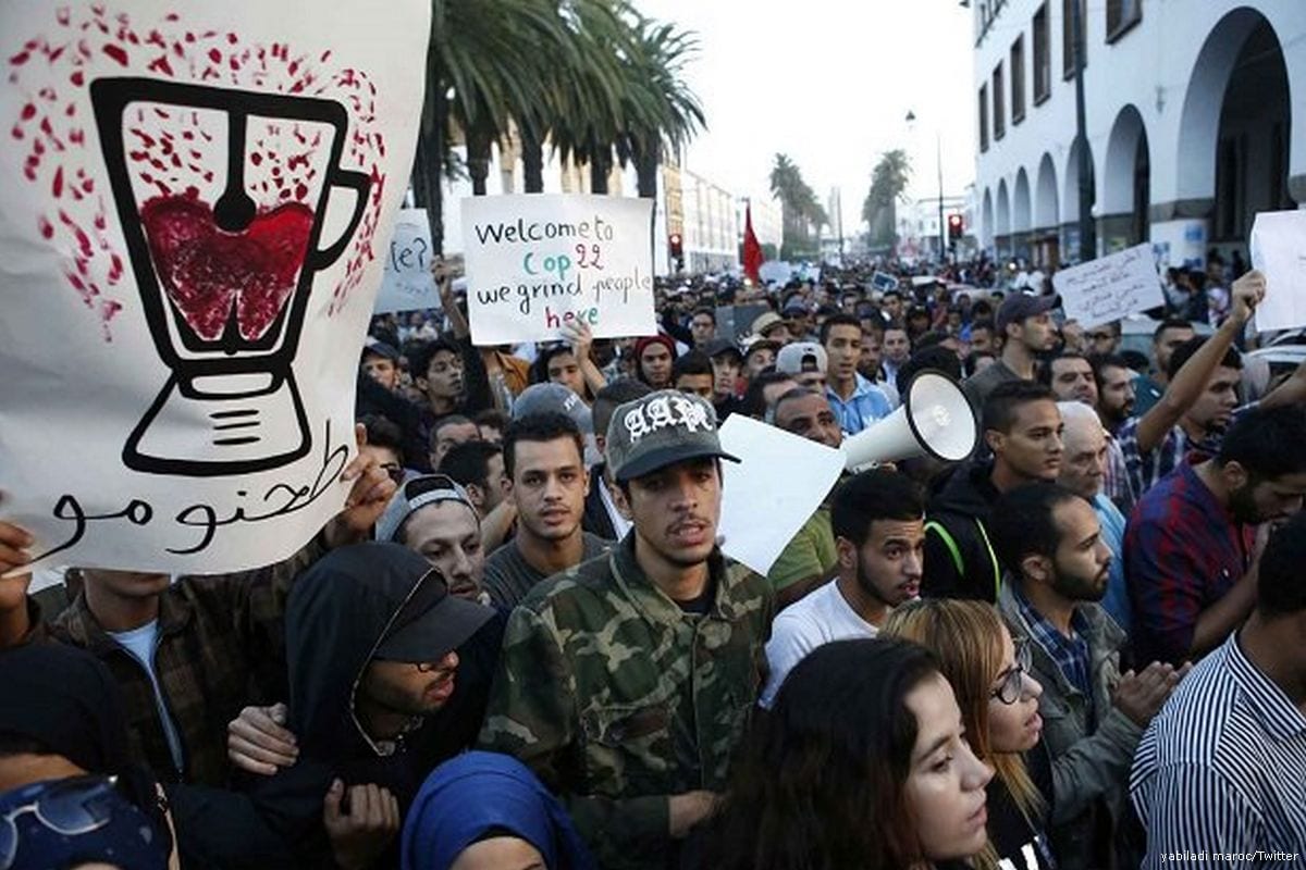 Moroccans protest after fishermen Mohcine Fikri was crushed to death in Al-Hoceima, Morocco on 8 December 2016 [yabiladi maroc/Twitter]