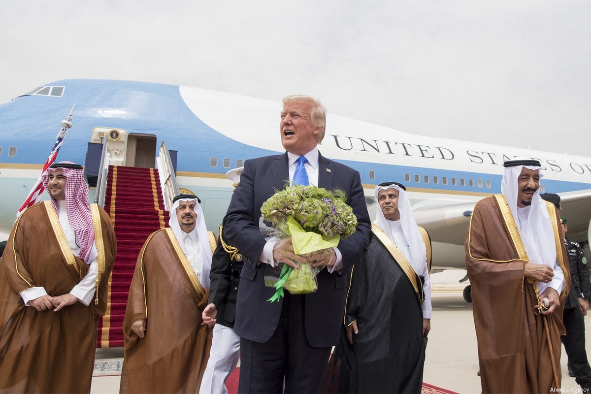 U.S. President Donald Trump (left 3) is welcomed by Saudi Arabia's King Salman bin Abdulaziz Al Saud (R) during their arrival at the King Khalid International Airport in Riyadh, Saudi Arabia on May 20, 2017. [Bandar Algaloud / Saudi Royal Council / Handout - Anadolu Agency]