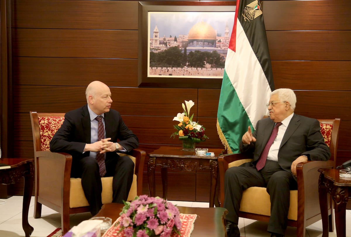 US President Donald Trump's Assistant and Special Representative for International Negotiations, Jason Greenblatt (L) and Palestinian President Mahmoud Abbas (R) meet in Ramallah, West Bank on May 25, 2017 [Issam Rimawi/Anadolu Agency]
