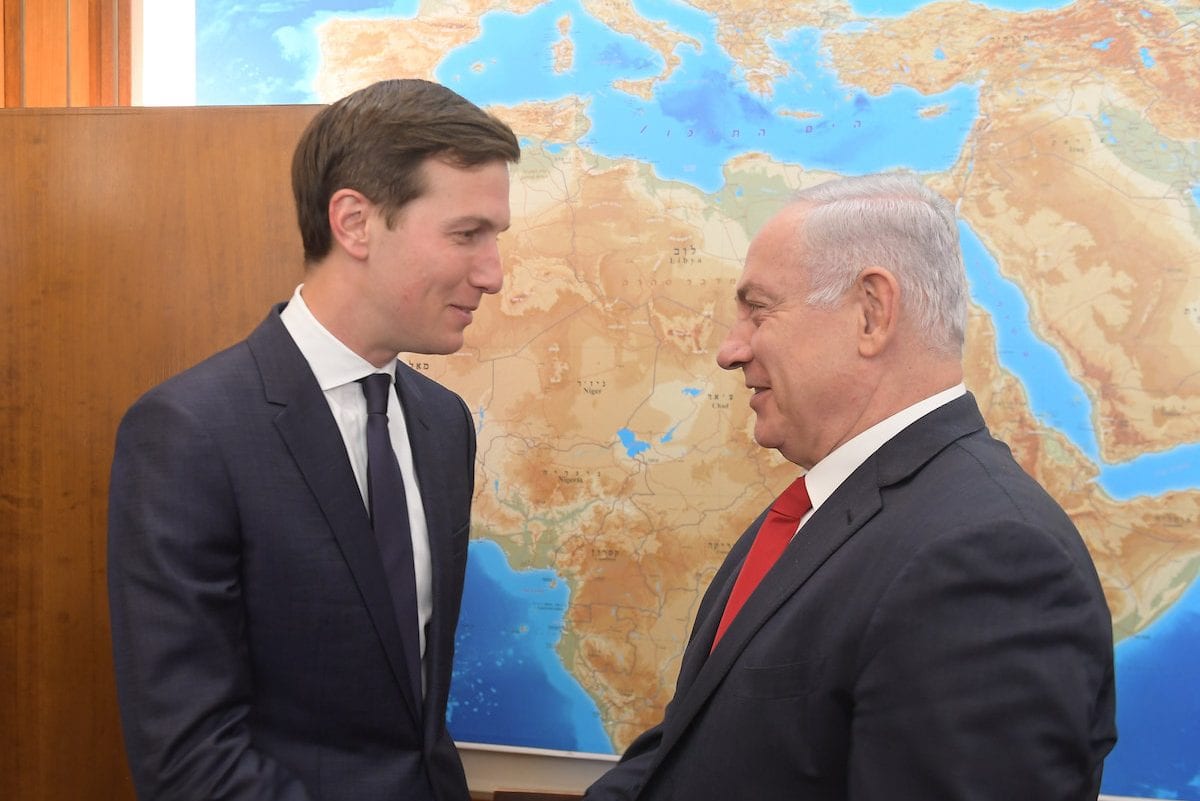 Israel's Prime Minister Benjamin Netanyahu (R) meets with Jared Kushner (L) in Jerusalem on 21 June 2017 [Handout / Amos Ben Gershom / GPO/ Anadolu Agency]
