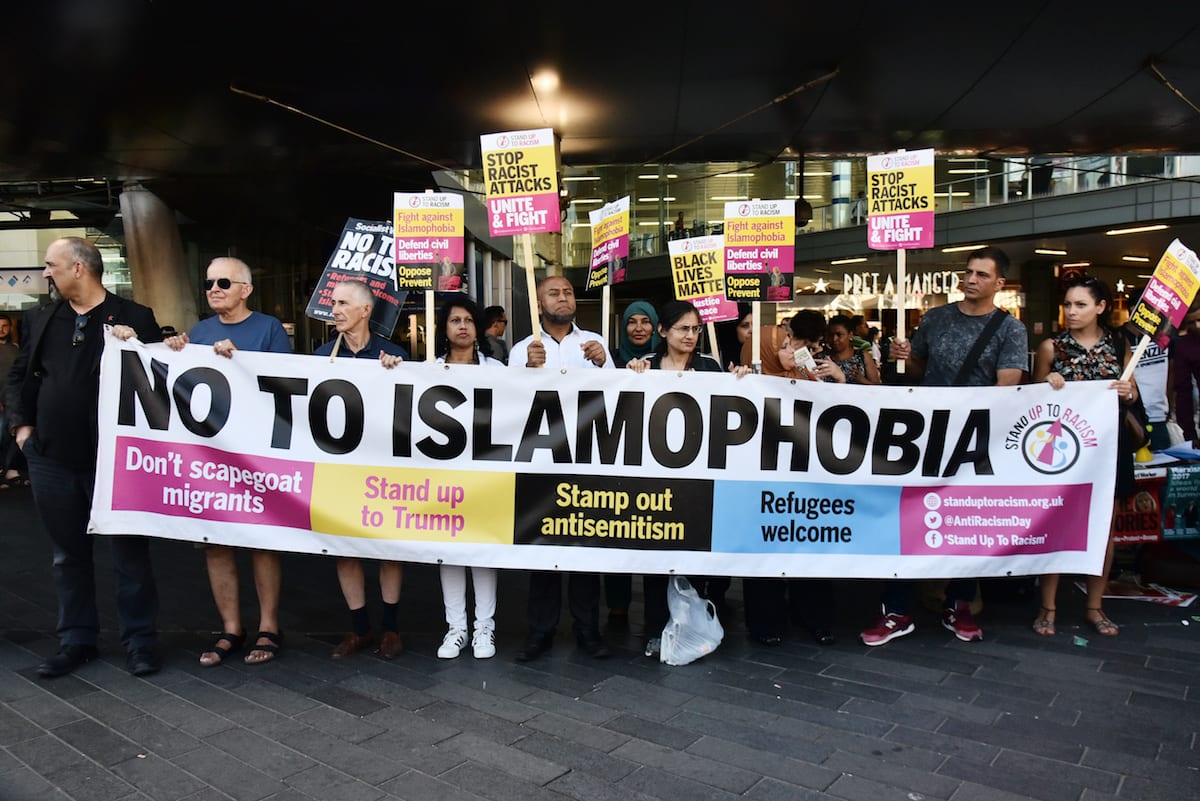 Исламофобия это. Исламофобия. Анти исламофобия. Исламофобия стоп. Исламофобия плакаты.