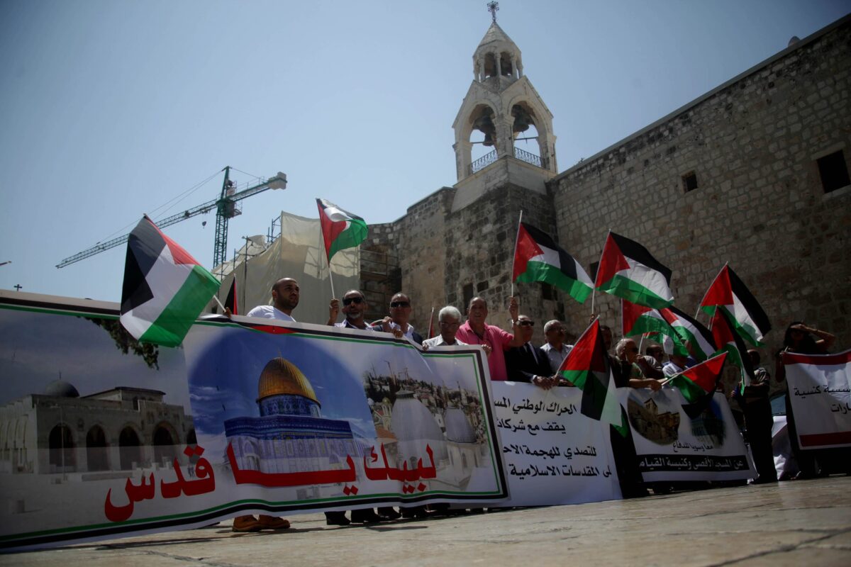Palestinians gather to protest against Israeli restrictions on Al-Aqsa Mosque, in Gaza City, Gaza on 23 July 2017 [Mustafa Hassona/Anadolu Agency]