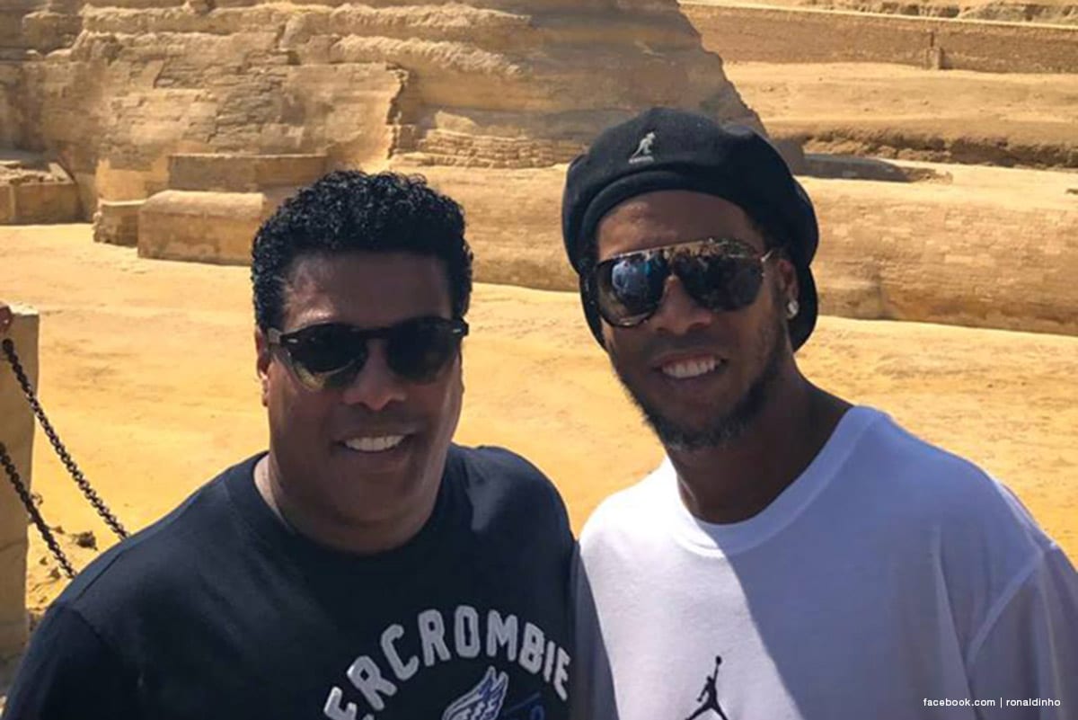 Ronaldinho during his trip to see the pyramids of Giza in Egypt. [Image: facebook.com | ronaldinho]