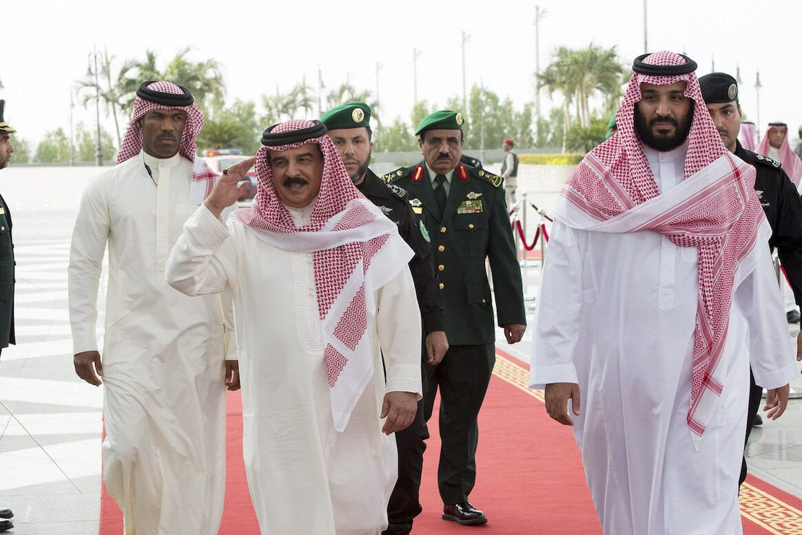 King of Bahrain Hamad bin Isa Al Khalifa (L) meets Saudi Crown Prince Mohammad bin Salman al-Saud (R) in Jeddah, Saudi Arabia on August 1, 2017 [Bandar Algaloud / Saudi Royal Council / Handout - Anadolu Agency ]