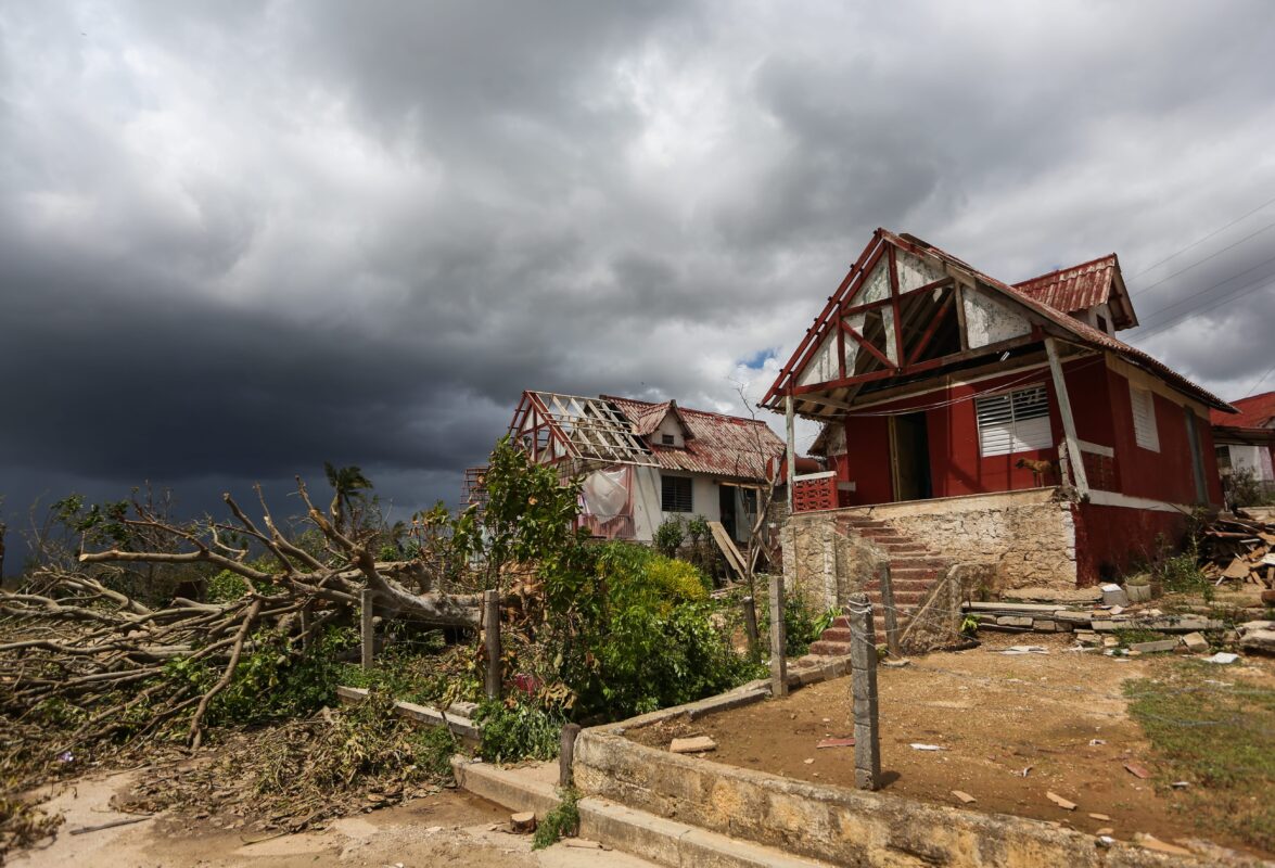 People repair damaged buildings in the northern coast of Ciego de Avila province of Cuba after Hurricane Irma passed through the area on 11 September, 2017 [Yander Zamora/Anadolu Agency]