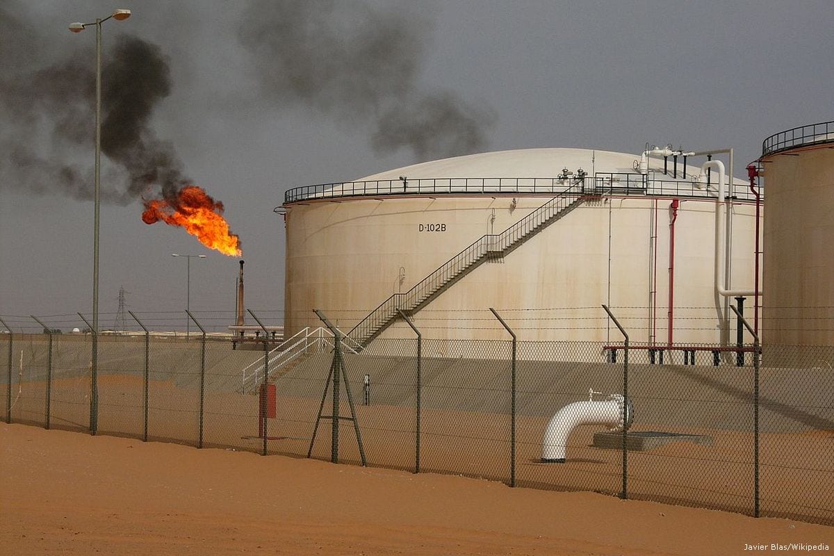 Oil field in Libya [Javier Blas/Wikipedia]
