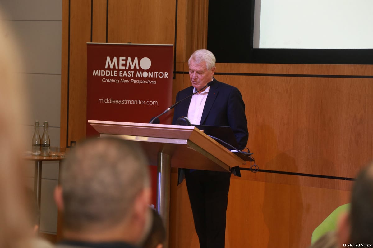 Lord Paddy Ashdown, the former Leader of the Liberal Democrats addresses delegates at MEMO's 'Saudi in Crisis' conference, on November 19, 2017 [Middle East Monitor]