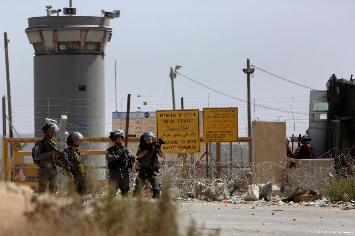 Israeli security forces take positions outside the Israeli-run Ofer prison, in the West Bank city [Shadi Hatem/Apaimages]