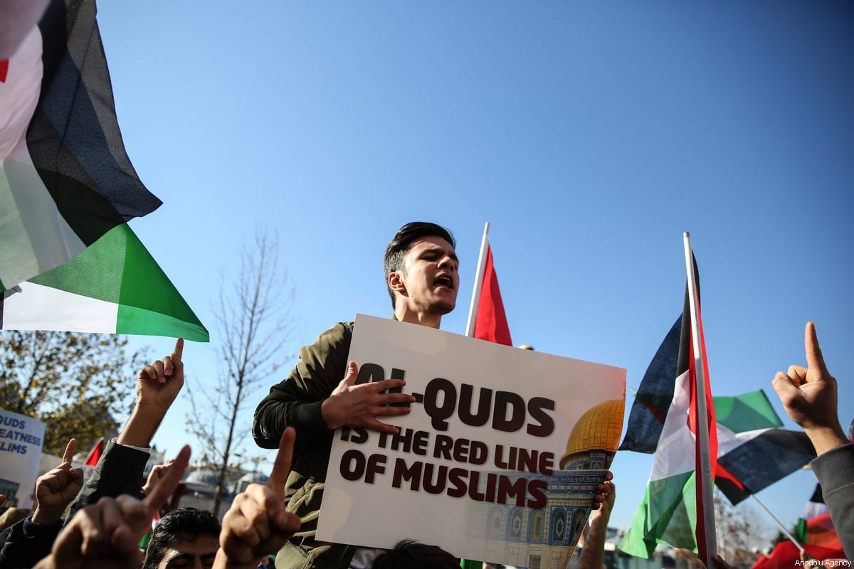 People stage a protest against US President Donald Trump's announcement to recognise Jerusalem as the capital of Israel and plans to relocate the US Embassy from Tel Aviv to Jerusalem, on December 8, 2017 in Istanbul, Turkey [Onur Çoban / Anadolu Agency]