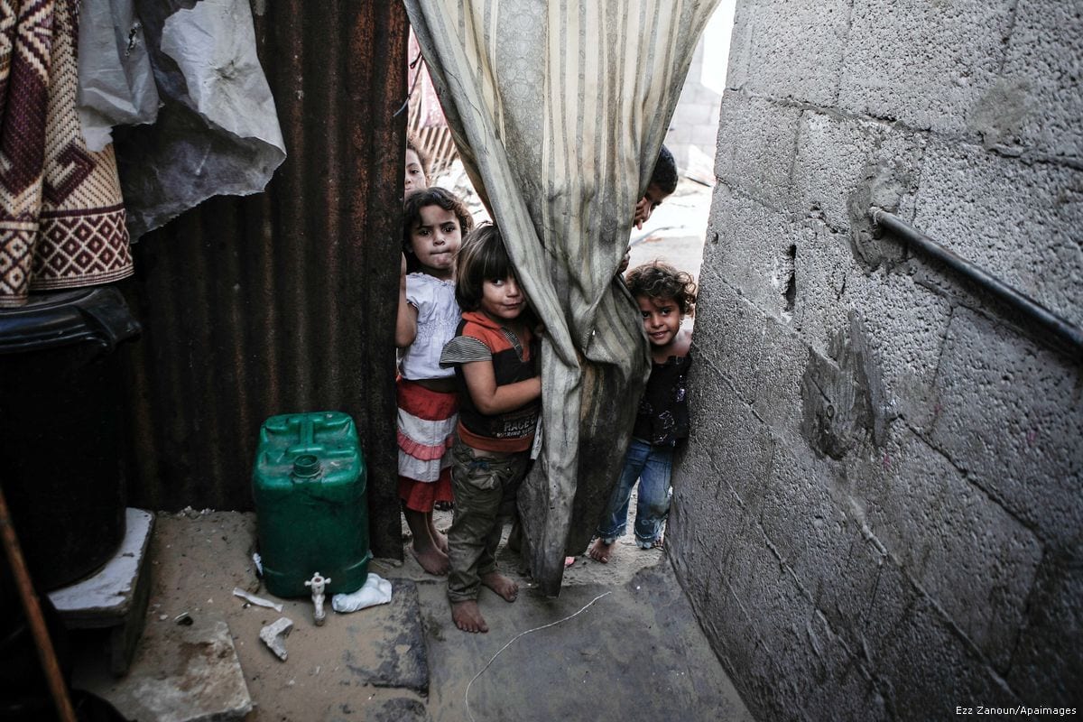 Palestinian children play outside their home in the poverty-stricken quarter of Al-Zaytoon in Gaza City [Ezz Zanoun/Apaimages]