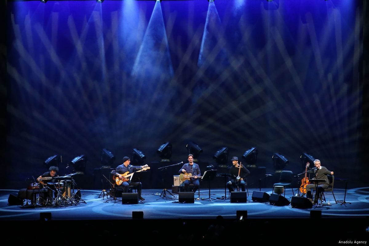 Iranian singer Mohsen Namjoo gives concert in Istanbul Middle East