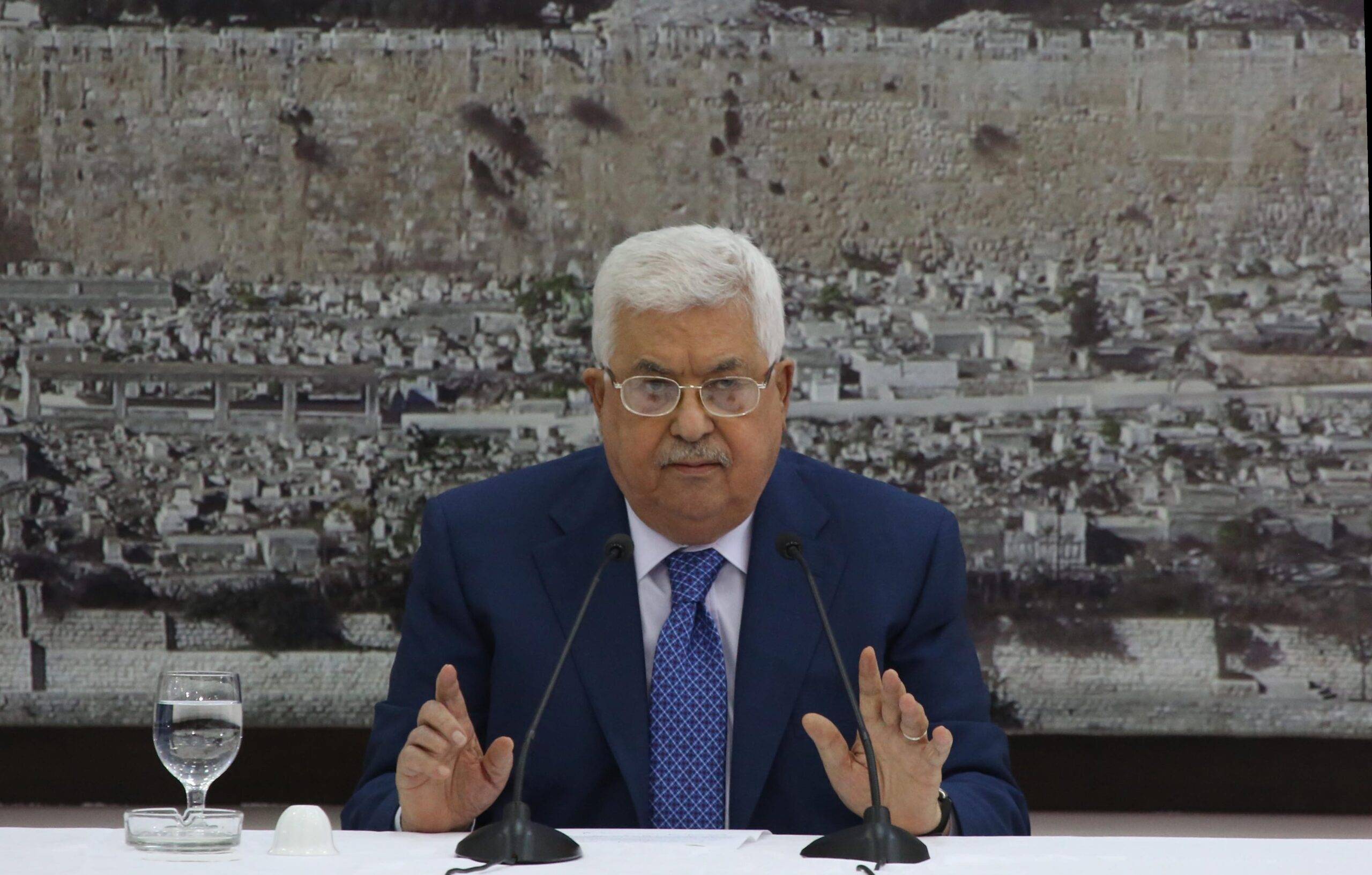 Palestinian President Mahmoud Abbas holds an urgent cabinet meeting in Ramallah, West Bank on 14 May, 2018 [Issam Rimawi/Anadolu Agency]