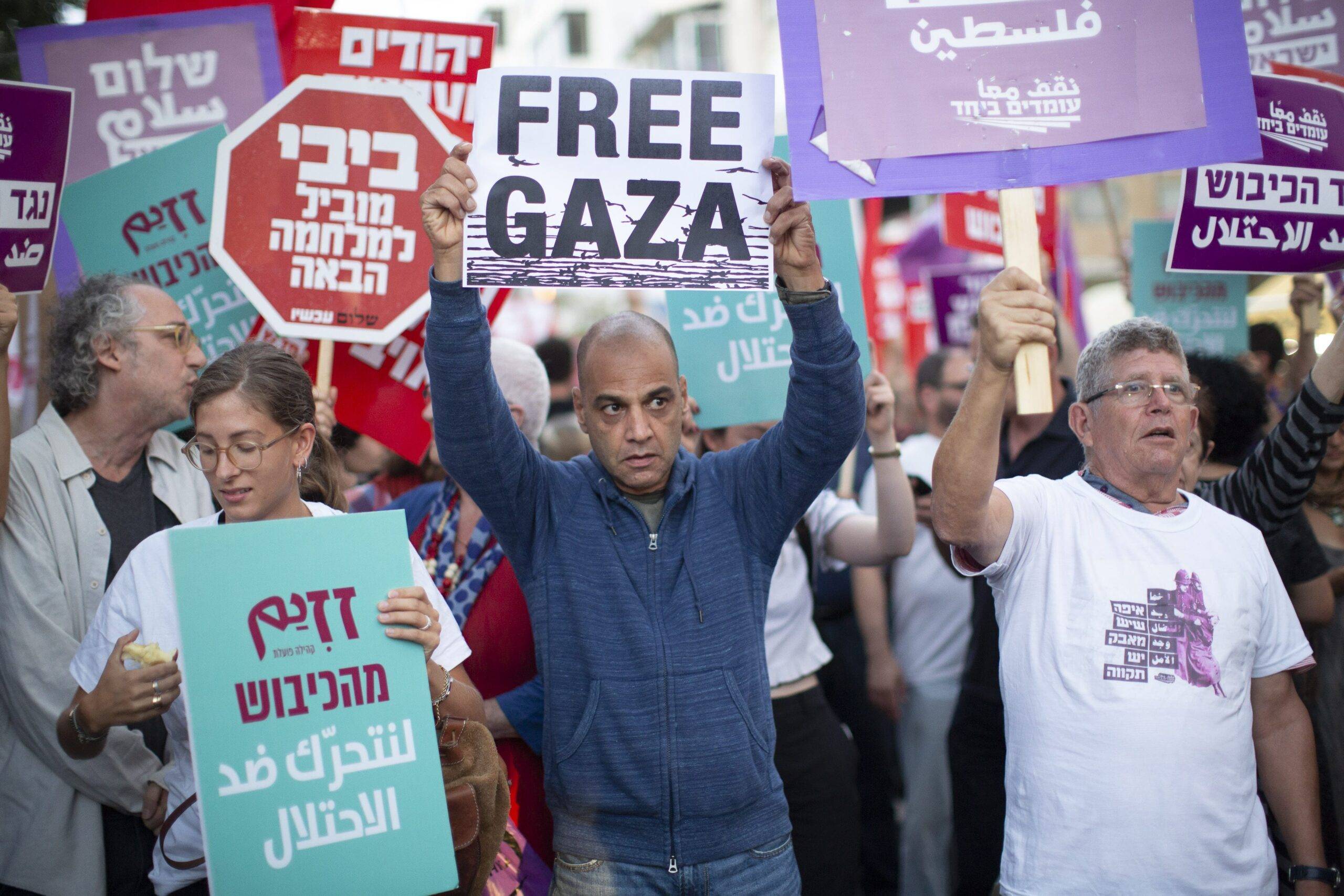 People attend a protest against Israeli violence in Gaza on 16 May, 2018 in Tel Aviv, Israel [Kobi Wolf/Anadolu Agency]