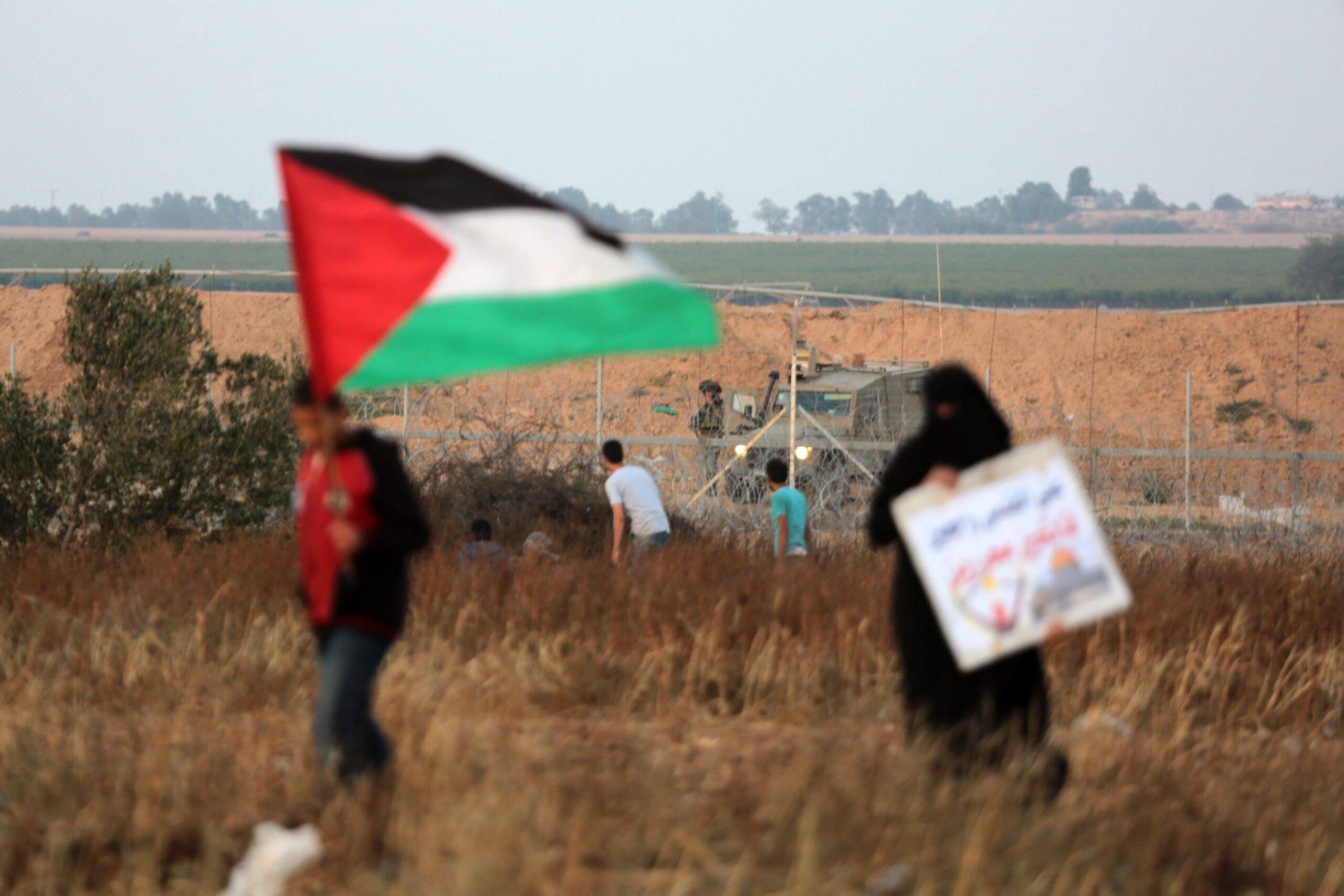 Israeli occupation forces intervene in Palestinians during a protest, organized to mark 70th anniversary of Nakba, also known as Day of the Catastrophe in 1948, and against United States' plans to relocate the U.S. Embassy from Tel Aviv to Jerusalem, near Israel border in Khan Yunis, Gaza on 16 May, 2018 [Abed Rahim Khatib/Anadolu Agency]