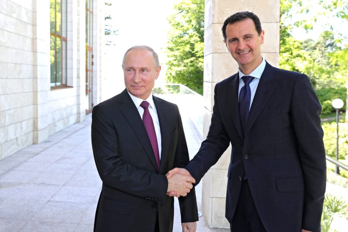 Russian President Vladimir Putin (R) meets President of Syria Bashar Al-Assad (L) in Sochi, Russia on 17 May, 2018 [Kremlin Press Office/Anadolu Agency]