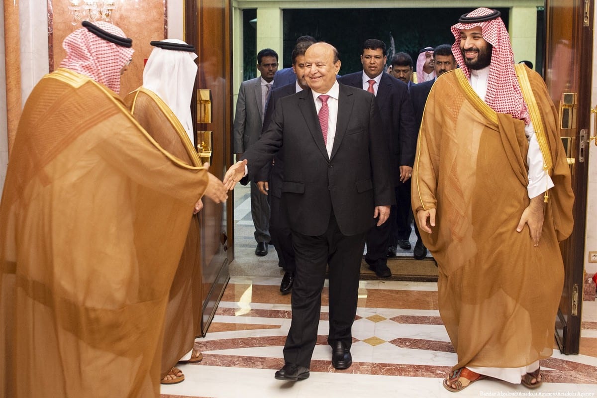 Yemeni President Abd-Rabbu Mansour Hadi (L) and Saudi Arabian Crown Prince Mohammed bin Salman Al Saud (R) hold a meeting in Jeddah, Saudi Arabia on 31 May 2018 [Bandar Algaloud/Anadolu Agency]