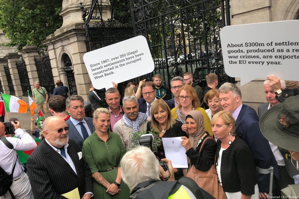 Irish Senator Frances Black (C) can be outside the Irish senate with supporters after a bill that would see the country boycott goods from illegal Israeli settlements was approved [Seanad CEG/Twitter]