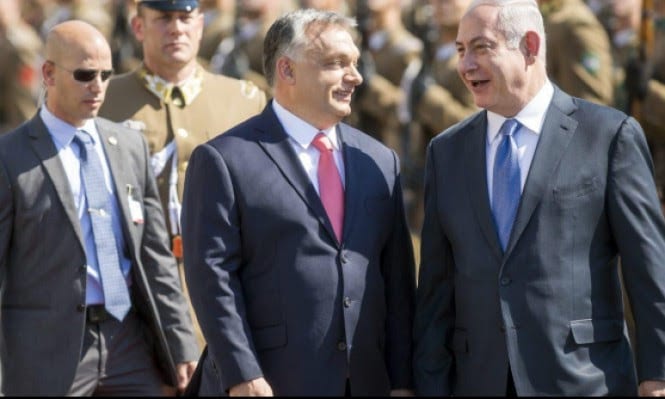 Israeli Prime Minister Benjamin Netanyahu (R) in Hungary