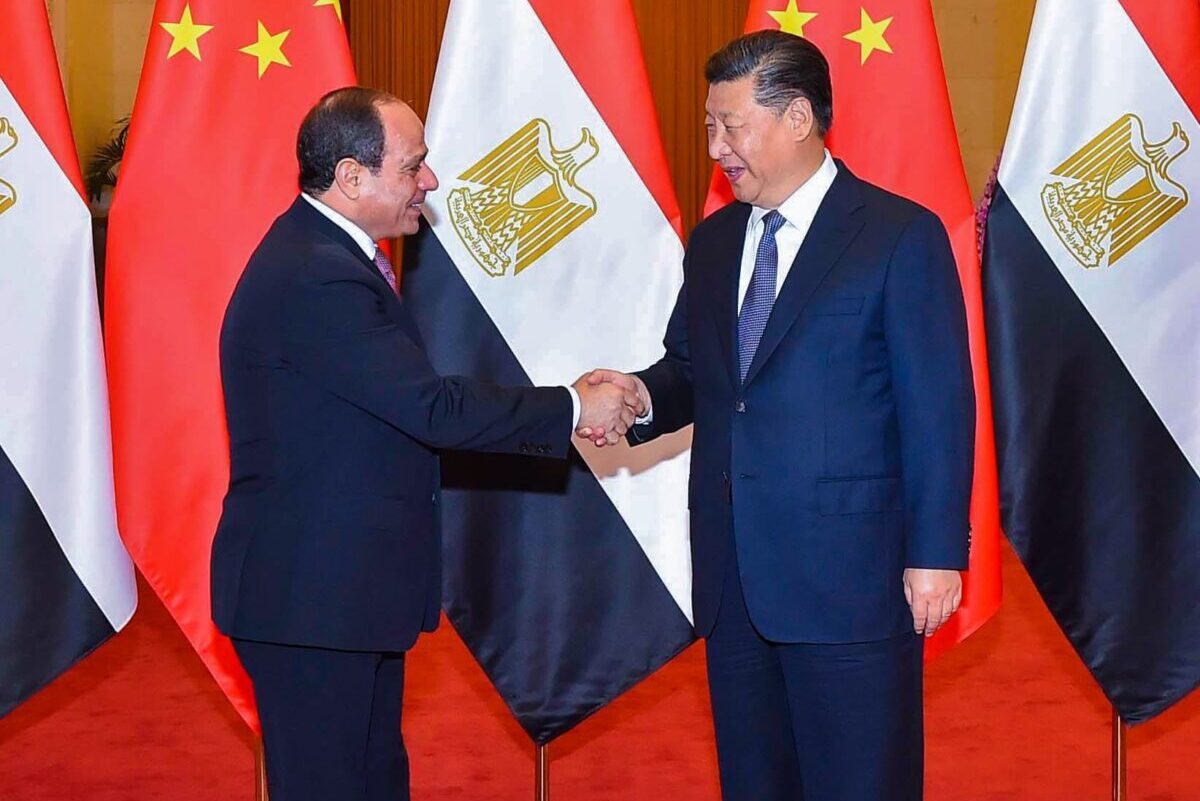 Egyptian President Abdel Fattah Al-Sisi (L) and Chinese President Xi Jinping (R) shake hands during their meeting at the Great Hall of the People in Beijing, China on 1 September, 2018 [Egyptian Presidency Handout/Anadolu Agency]