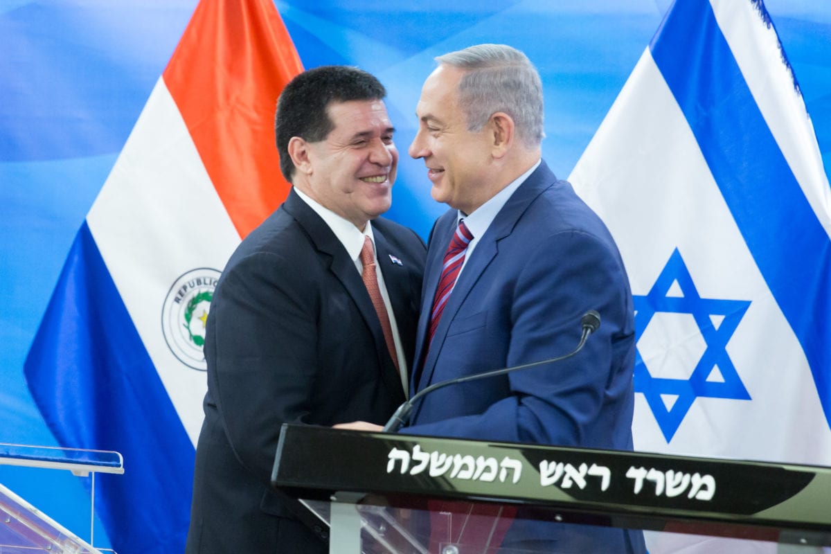 Israeli Prime Minister Benjamin Netanyahu [right] meets with the then Paraguan President Horacio Manuel Cartes Jara, at the Israeli Prime Minister's office in Jerusalem on July 19, 2016 [AA]