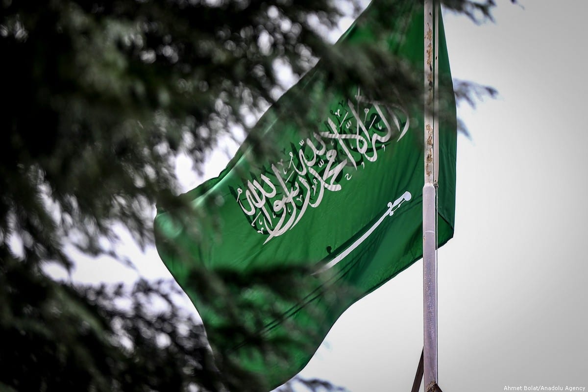 Flag of Saudi Arabia waves at the Saudi consulate in Istanbul, Turkey on 11 October 2018 [Ahmet Bolat/Anadolu Agency]