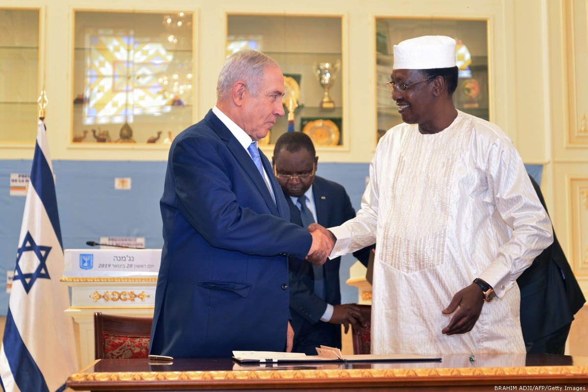 Chadian President Idriss Deby Itno (R) shakes hands with Israeli Prime Minister Benjamin Netanyahu during a meeting at the presidential palace in N'Djamena on 20 January 2019 [Brahim Adji/AFP/Getty Images]