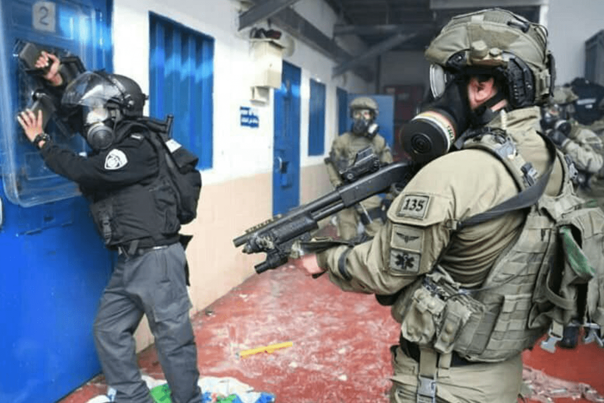 Armed Israeli police entered Ofer Prison on 21 January, 2019