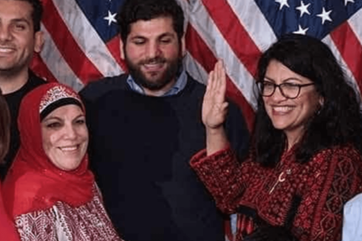 Congresswoman Rashida Tlaib wears Palestinian thobe to swearing in ceremony [Instagram]