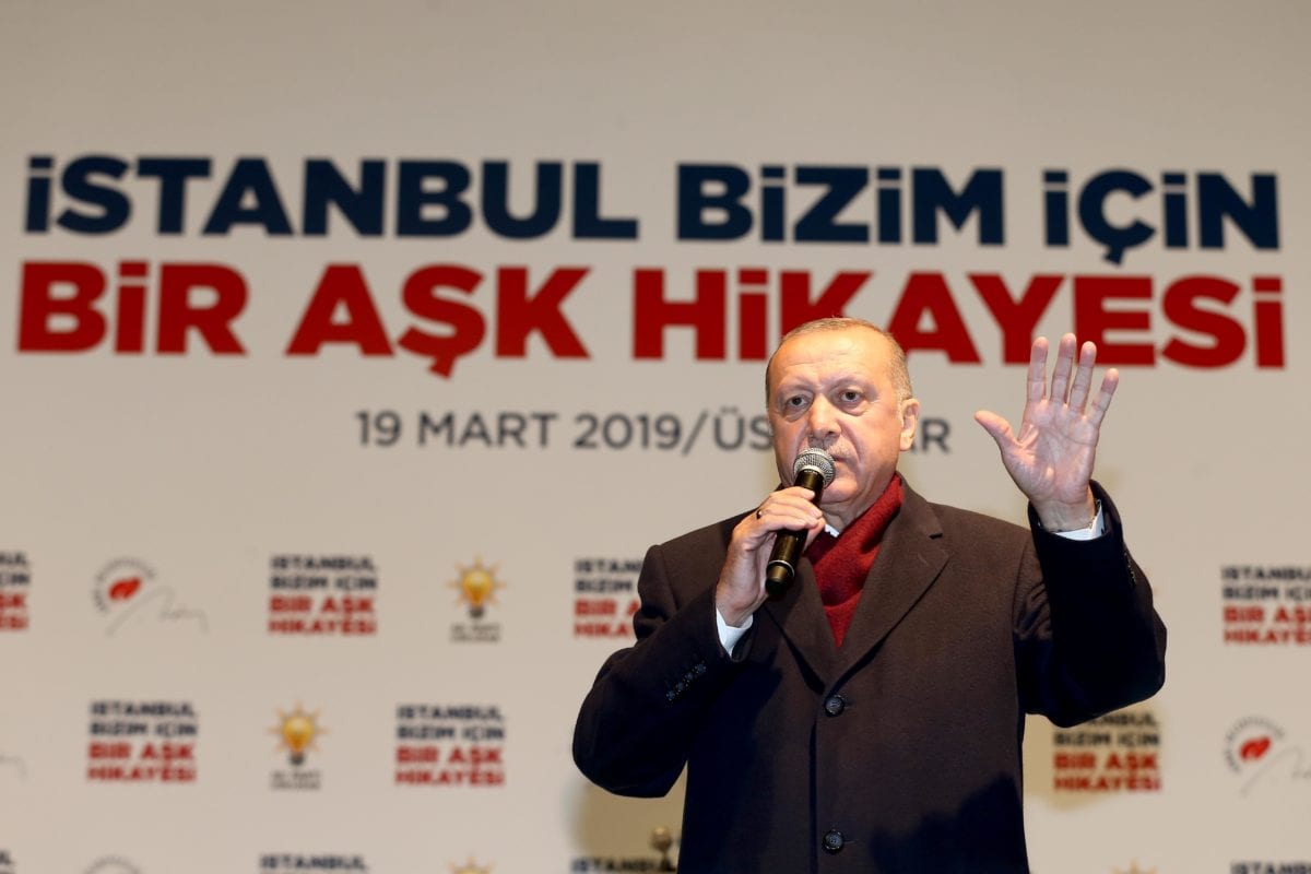 President of Turkey and the leader of Turkey's ruling Justice and Development (AK) Party Recep Tayyip Erdogan addresses the crowd during a campaign rally ahead of March 31 local elections, in Uskudar district of Istanbul, Turkey on 19 March 2019. [Onur Çoban - Anadolu Agency]