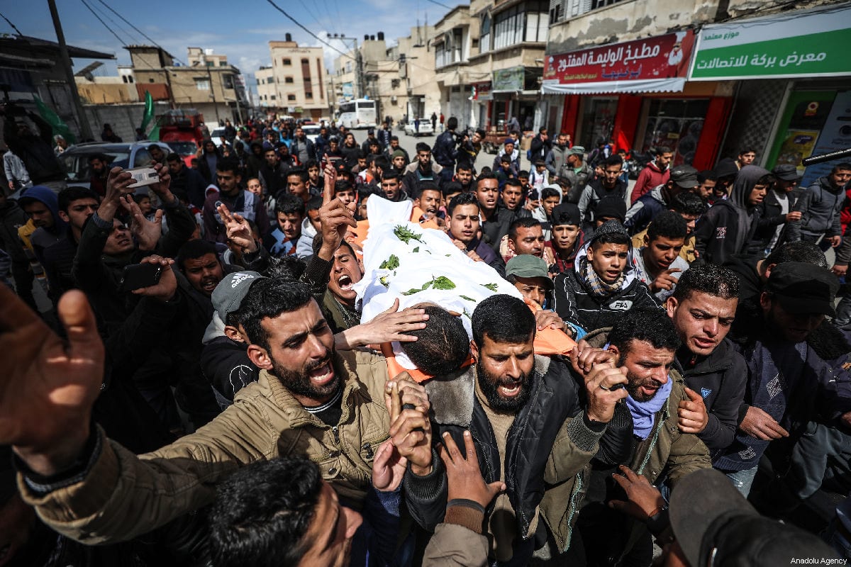 Palestinians carry the dead body of Bilal Mamud en-Neccar (17), who was killed by Israeli forces in "Great March of Return" and "Palestinian Land Day" demonstrations, during his funeral ceremony in Khan Yunis, Gaza on 31 March 2019. ( Mustafa Hassona - Anadolu Agency )