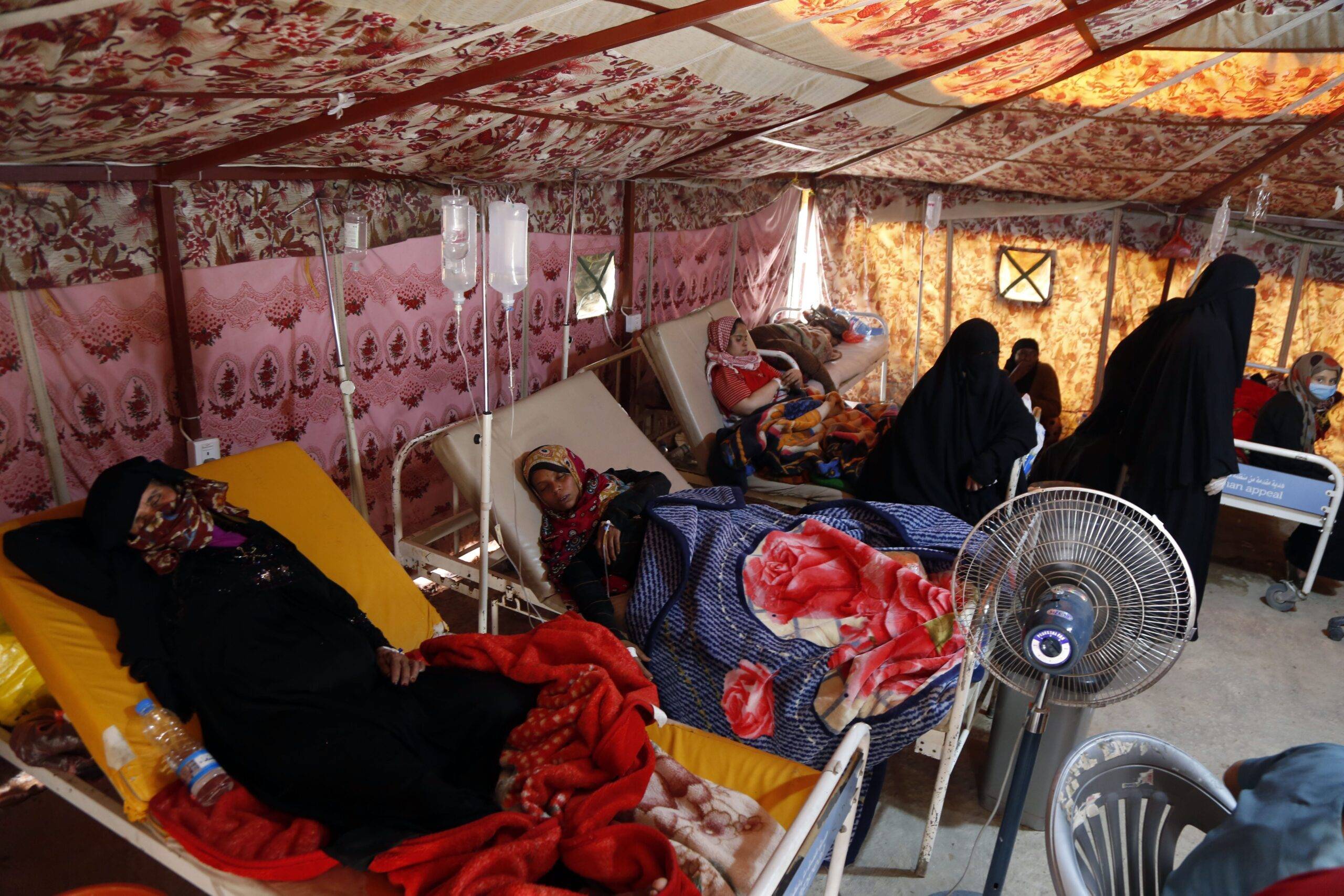 Cholera-infected patients receive medical treatment at a hospital in Sana'a, Yemen on 1 April 2019 [Mohammed Hamoud/Anadolu Agency]