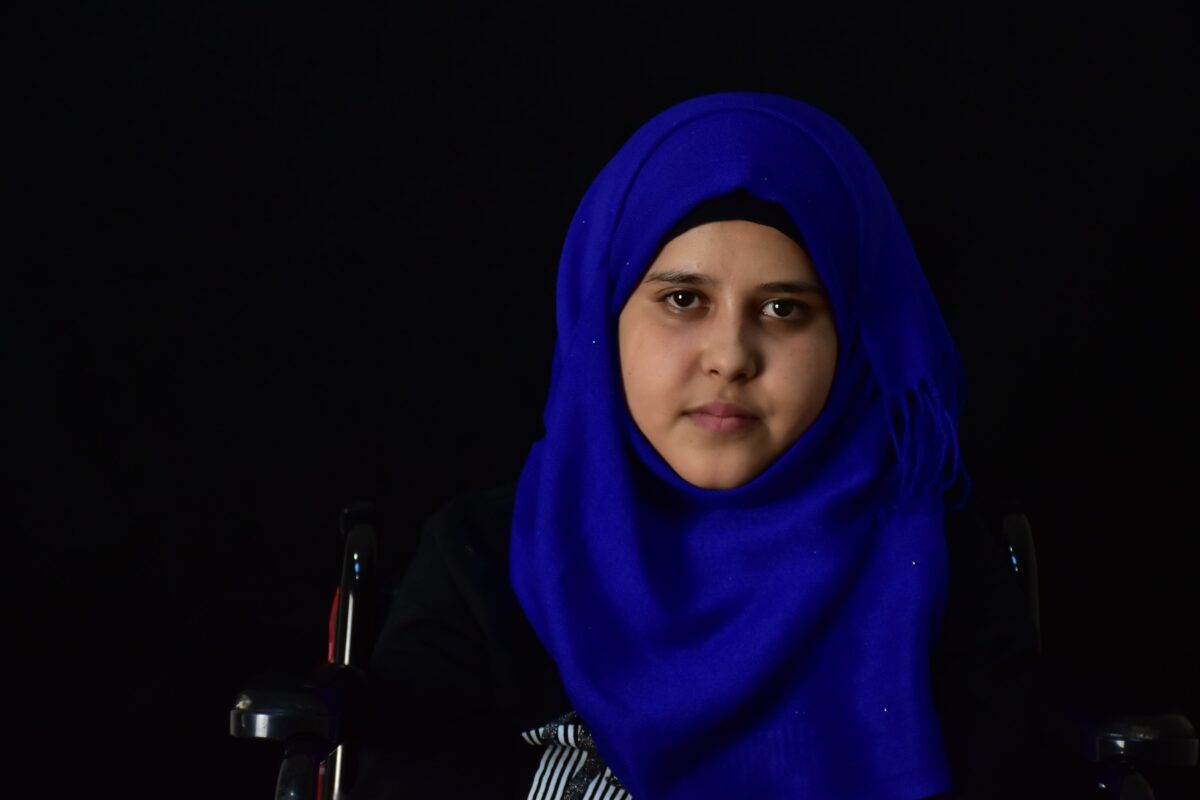 16-year-old Syrian Maryam al-Hamdu, who lost her two legs on an airstrike carried out by Assad Regime forces, poses for a photo in Gaziantep, Turkey on 8 April, 2019 [Rıdvan Korkulutaş/Anadolu Agency]
